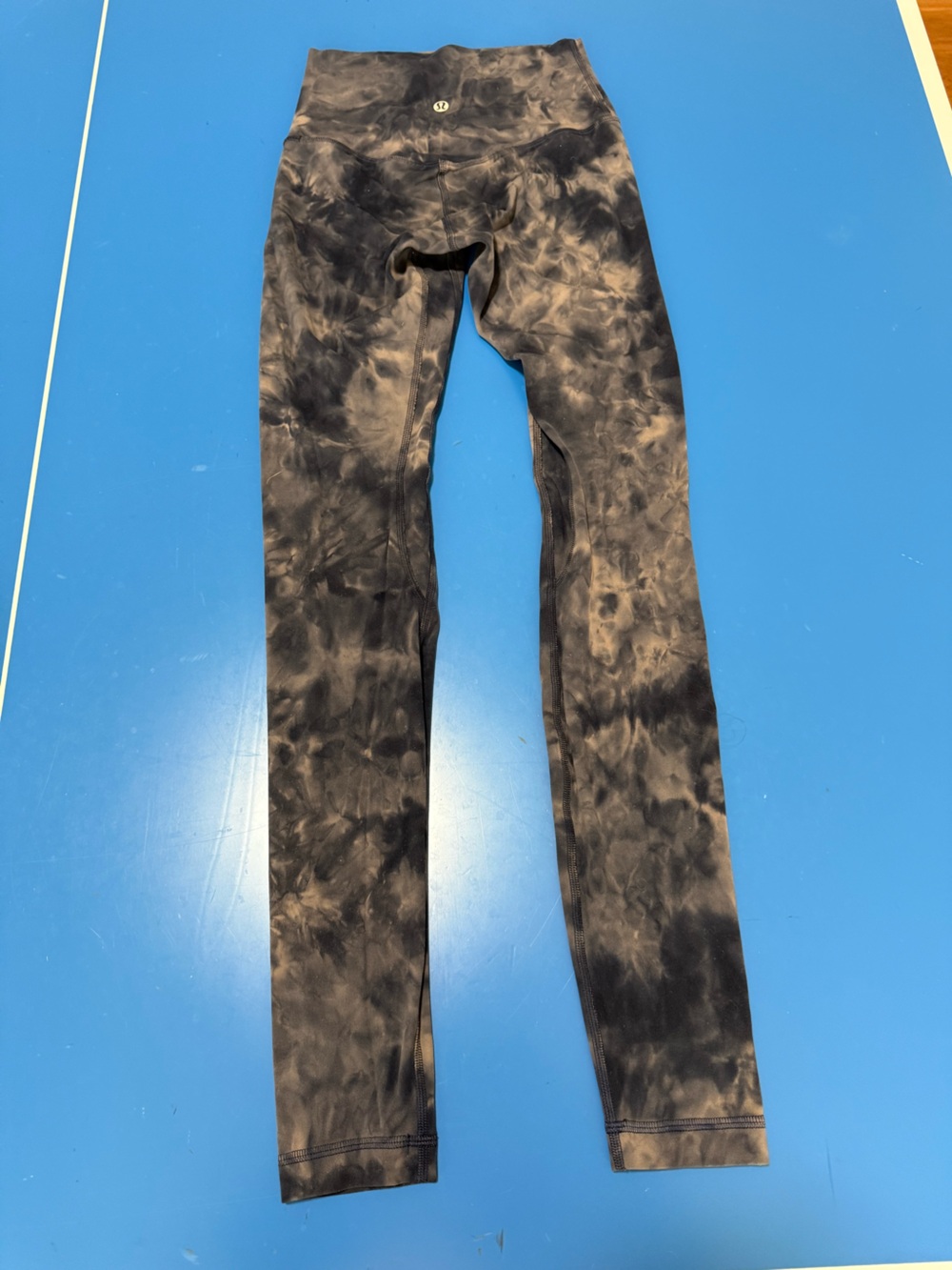 lululemon athletica Blue and Taupe Tie-Dye Leggings. Size 2. Perfect Condition.